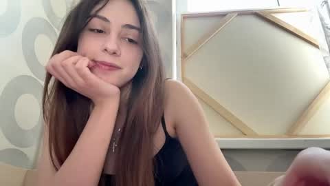 Snapshot of kittyymoonnn chatting on June 2026 02:19:02 PM Emma online show from June 2026 02:19:02 PM