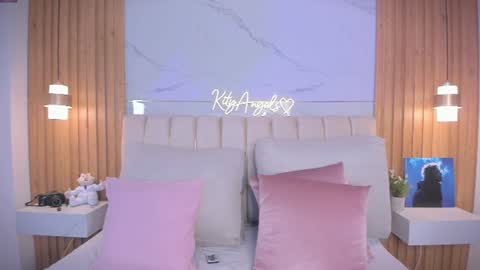 Snapshot of kity_angelss chatting on June 2026 01:47:02 AM Angel Independent Model online show from June 2026 01:47:02 AM