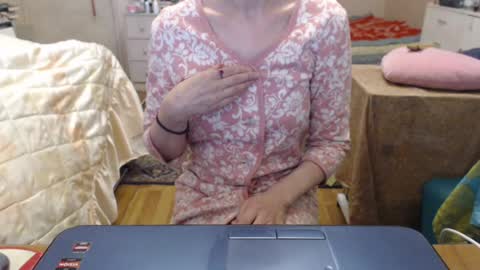 Snapshot of kiuminberry chatting on June 2026 01:02:01 PM KiuminBerry online show from June 2026 01:02:01 PM