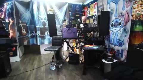 kiveuxmakeu online show from November 2025 07:40:03 PM