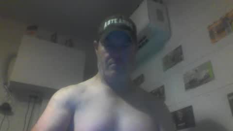 Snapshot of kiwiguy19773 chatting on May 2026 07:37:02 AM kiwiguy19773 online show from May 2026 07:37:02 AM