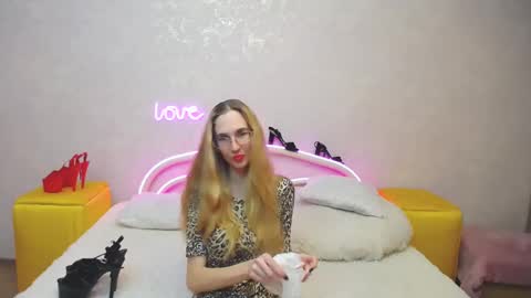 Klary online show from March 2025 02:12:01 PM