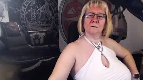 Snapshot of kleiner_teufel chatting on February 2025 04:54:02 PM Michelle online show from February 2025 04:54:02 PM