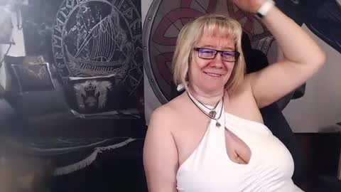 Snapshot of kleiner_teufel chatting on February 2025 03:28:02 PM Michelle online show from February 2025 03:28:02 PM