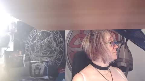 Snapshot of kleiner_teufel chatting on June 2026 04:17:01 AM Michelle online show from June 2026 04:17:01 AM