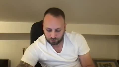 hugo online show from November 2025 12:42:01 AM