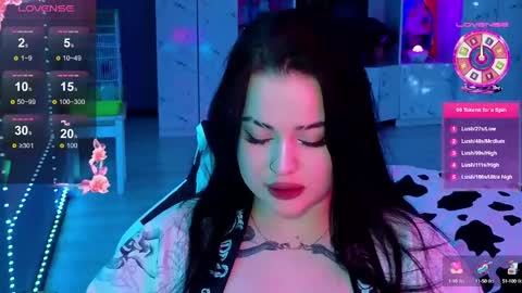 Mia online show from December 2024 08:54:02 PM