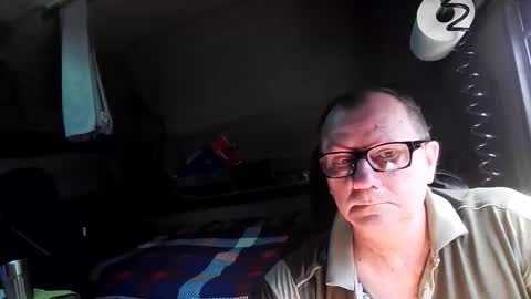 Snapshot of komputer123456789 chatting on April 2026 09:29:01 AM Bogdan online show from April 2026 09:29:01 AM