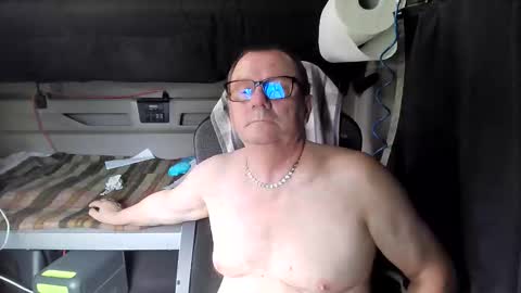 Snapshot of komputer123456789 chatting on May 2026 12:25:02 PM Bogdan online show from May 2026 12:25:02 PM