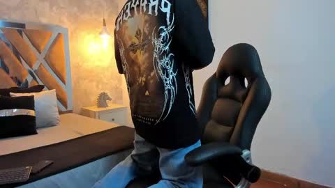 Snapshot of kraven_lust chatting on May 2026 03:04:02 AM Kraven online show from May 2026 03:04:02 AM