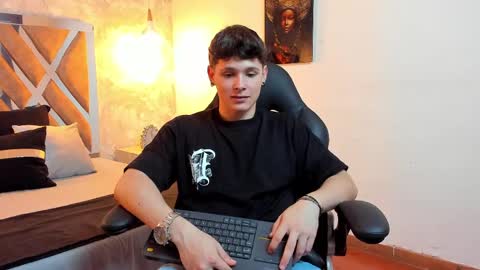 Snapshot of kraven_lust chatting on May 2026 03:15:02 AM Kraven online show from May 2026 03:15:02 AM