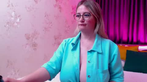Snapshot of kriiskiss chatting on May 2026 01:30:01 PM Kriss online show from May 2026 01:30:01 PM
