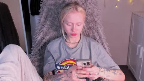 kris_grant online show from November 2025 10:26:02 AM