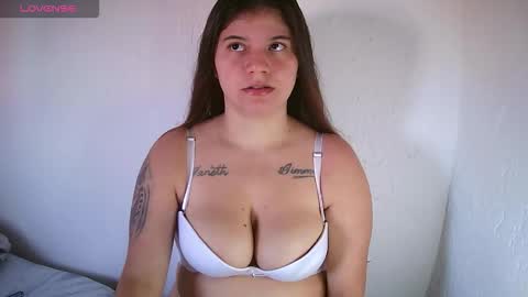 krissone online show from February 2026 09:30:02 PM