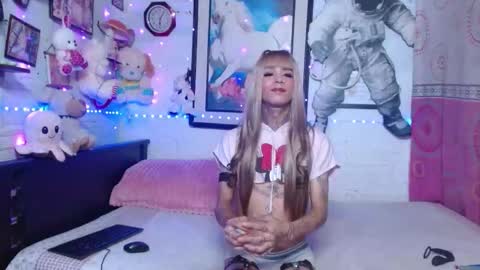 Snapshot of krisstal703358 chatting on February 2026 12:29:01 AM krisstal703358 online show from February 2026 12:29:01 AM