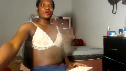 Snapshot of kristal_cox2 chatting on June 2026 10:06:02 AM kristal_cox2 online show from June 2026 10:06:02 AM