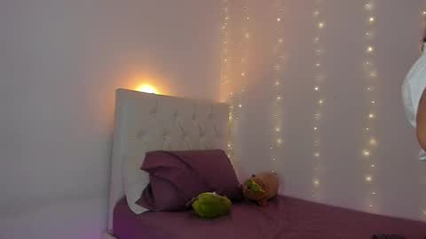 Snapshot of kristen_hanks06 chatting on February 2026 06:22:02 PM Kris online show from February 2026 06:22:02 PM