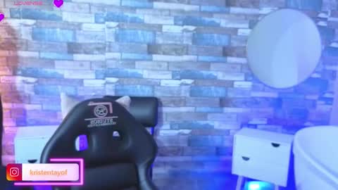 kristen_tay online show from February 2026 03:21:02 AM