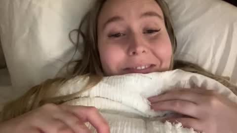 Snapshot of kristicutiez chatting on December 2024 12:20:02 AM Kristi 3 online show from December 2024 12:20:02 AM