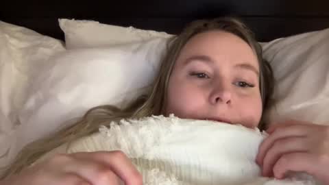 Snapshot of kristicutiez chatting on December 2024 04:11:01 AM Kristi 3 online show from December 2024 04:11:01 AM