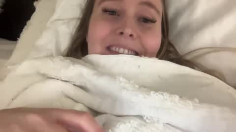 Snapshot of kristicutiez chatting on December 2024 12:28:02 AM Kristi 3 online show from December 2024 12:28:02 AM