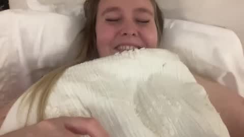 Snapshot of kristicutiez chatting on December 2024 07:38:02 AM Kristi 3 online show from December 2024 07:38:02 AM