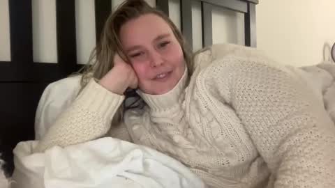 Snapshot of kristicutiez chatting on December 2024 12:43:02 AM Kristi 3 online show from December 2024 12:43:02 AM