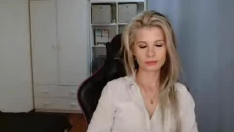 KristineAmore online show from April 2026 06:20:01 PM