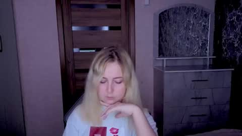 Snapshot of kristy_fran chatting on May 2026 12:19:01 AM Kristy online show from May 2026 12:19:01 AM