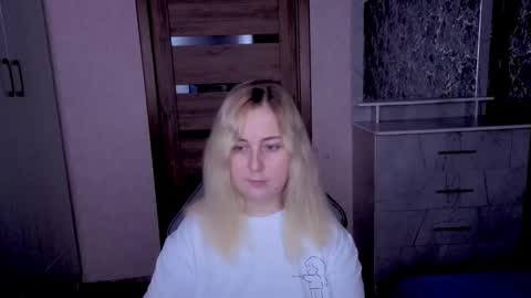 Snapshot of kristy_fran chatting on May 2026 07:11:01 PM Kristy online show from May 2026 07:11:01 PM