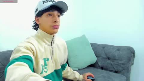 Snapshot of kroywave chatting on June 2026 03:08:02 AM Kroy Wave Muscle Tattoos Latino online show from June 2026 03:08:02 AM