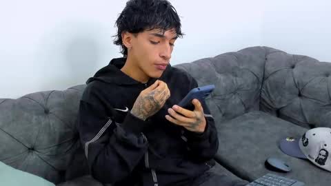 Snapshot of kroywave chatting on June 2026 05:11:01 AM Kroy Wave Muscle Tattoos Latino online show from June 2026 05:11:01 AM