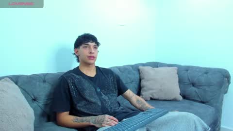 Snapshot of kroywave chatting on June 2026 07:02:01 AM Kroy Wave Muscle Tattoos Latino online show from June 2026 07:02:01 AM