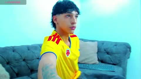 Snapshot of kroywave chatting on June 2026 03:23:02 AM Kroy Wave Muscle Tattoos Latino online show from June 2026 03:23:02 AM