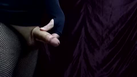 Krystalkummingss online show from November 2025 03:23:01 PM