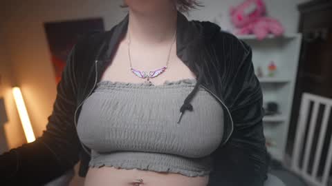 Snapshot of krystalsyxx chatting on February 2025 04:57:01 AM Krystal Syx online show from February 2025 04:57:01 AM