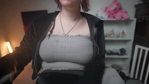 Snapshot of krystalsyxx chatting on March 2025 05:14:02 PM Krystal Syx online show from March 2025 05:14:02 PM