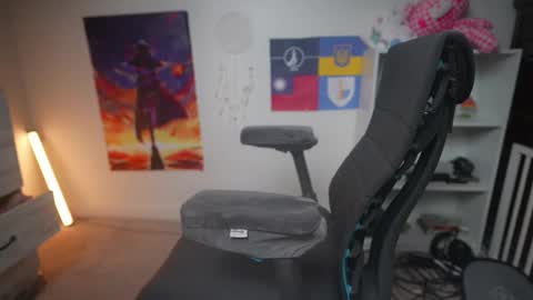 Snapshot of krystalsyxx chatting on March 2025 11:14:01 PM Krystal Syx online show from March 2025 11:14:01 PM