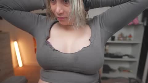 Krystal Syx online show from November 2025 05:45:02 PM