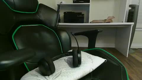 Snapshot of kt12369 chatting on December 2024 07:21:01 AM Kevin online show from December 2024 07:21:01 AM