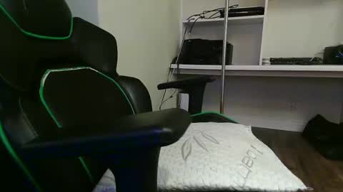 Snapshot of kt12369 chatting on October 2025 06:54:01 AM Kevin online show from October 2025 06:54:01 AM