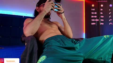 kuzzcoo online show from April 2026 01:49:01 PM