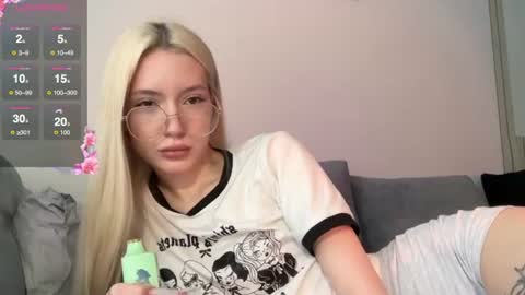 Snapshot of kvetapin chatting on June 2026 01:42:02 PM Bella and Alexandra online show from June 2026 01:42:02 PM