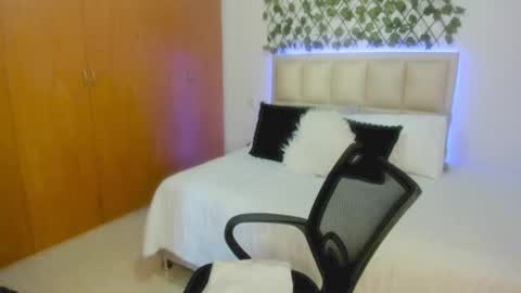 SOPHIA independent model  online show from May 2026 03:08:02 PM