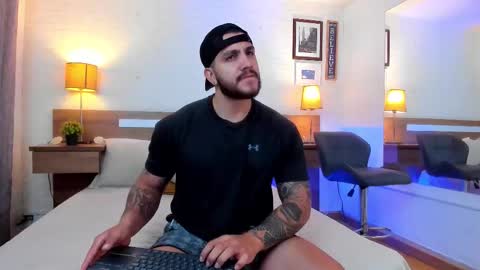 Snapshot of kylenorth_ chatting on October 2025 12:14:02 PM kylenorth_ online show from October 2025 12:14:02 PM