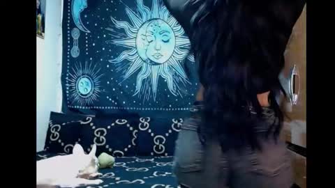 kylie online show from October 2025 08:40:02 PM