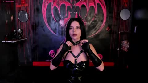 Snapshot of kylie_foxx1 chatting on May 2026 10:50:03 PM submissive demon Please help me to reach 500 thumbs up online show from May 2026 10:50:03 PM