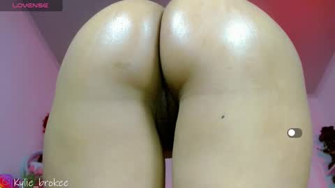 k ylie online show from March 2025 12:20:01 AM