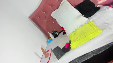 kylie Sttel online show from September 2025 11:43:01 PM