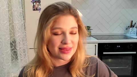 Snapshot of kylieblond chatting on December 2024 03:12:02 PM Din online show from December 2024 03:12:02 PM